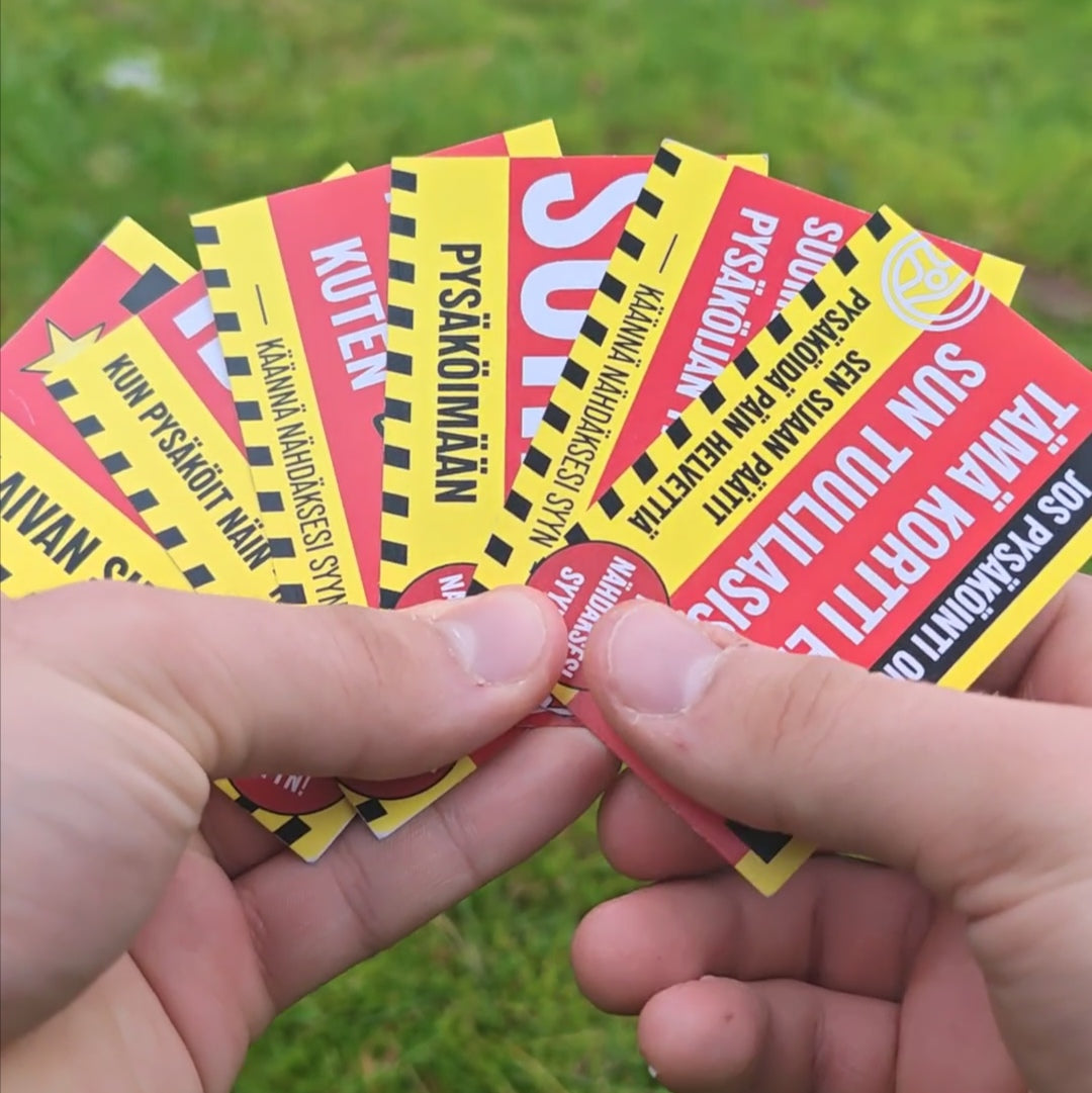 Paska Parkkeeraus kortit viuhkassa